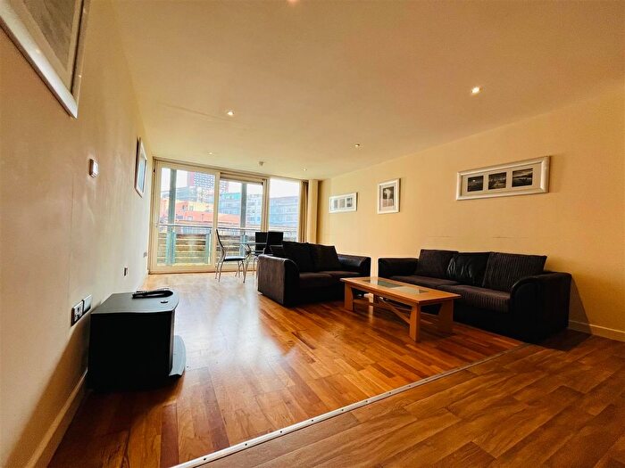 3 Bedroom Flat To Rent In Canal Square, Edgbaston, Birmingham, B16