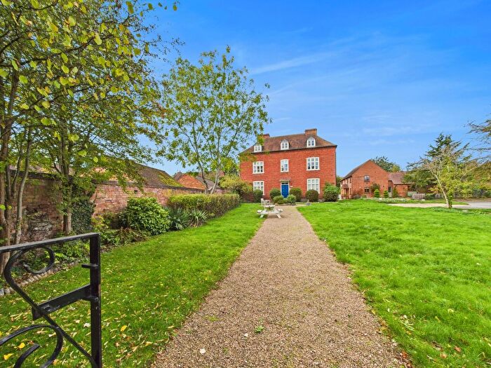 2 Bedroom Flat For Sale In Harrow Croft, Worcester, Worcestershire, WR2