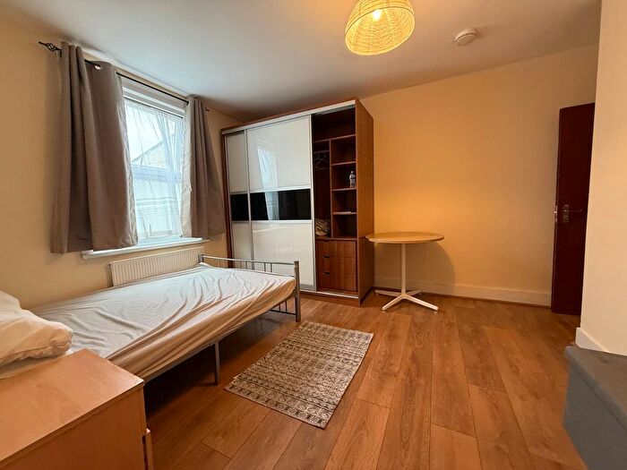Studio To Rent In Ilford, IG1