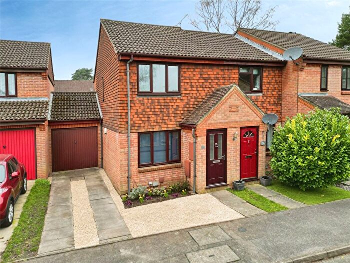 2 Bedroom End Terrace House For Sale In Charterhouse Close, Bracknell, Berkshire, RG12