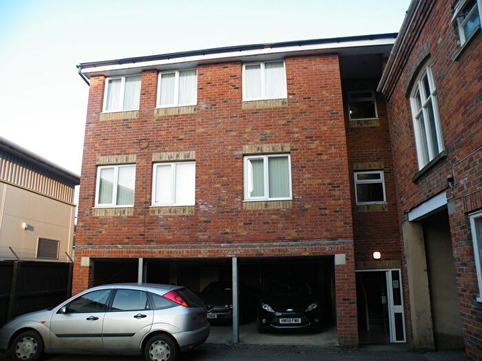 1 Bedroom Flat To Rent In Mews Court, Newport, PO30
