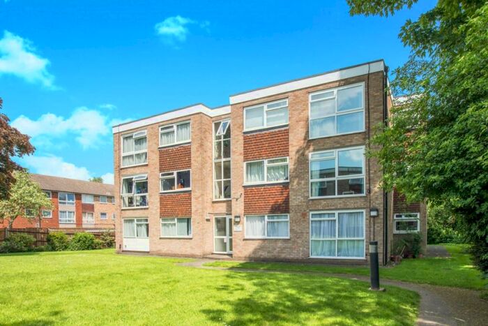1 Bedroom Flat To Rent In Chanctonbury Gardens, Sutton, Surrey, SM2