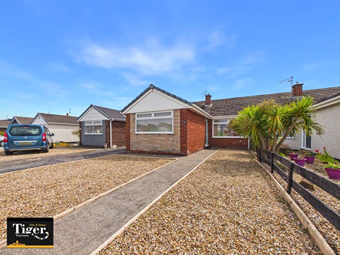 2 Bedroom Semi-detached Bungalow To Rent In Rockville Avenue, Thornton-Cleveleys, FY5
