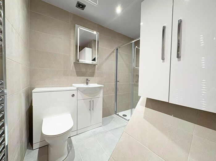 2 Bedroom Terraced House For Sale In Lascelles Hall Road, Huddersfield, HD5