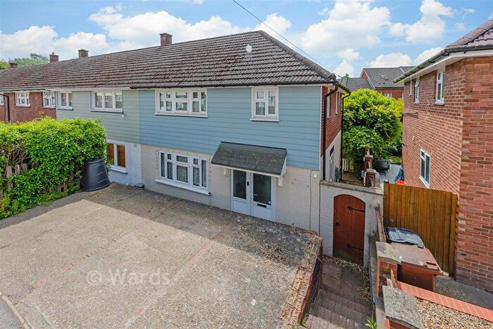 3 Bedroom End Of Terrace House For Sale In Sycamore Road, Strood, Rochester, Kent, ME2