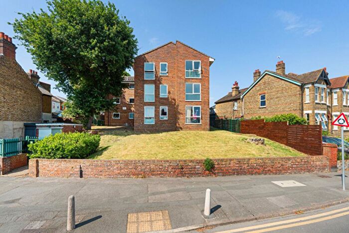 2 Bedroom Apartment To Rent In Lower Road, Sutton, Surrey, SM1