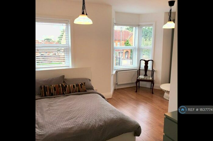 4 Bedroom Semi-Detached House To Rent In Wycombe Road, Stokenchurch, HP14