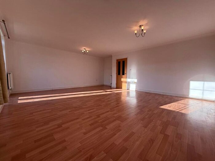2 Bedroom Apartment For Sale In Stoneleigh Court, Shadwell Lane, LS17