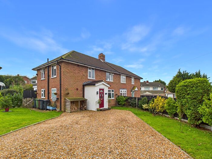 3 Bedroom Semi Detached House For Sale In Merchistoun Road, Horndean, Waterlooville, PO8