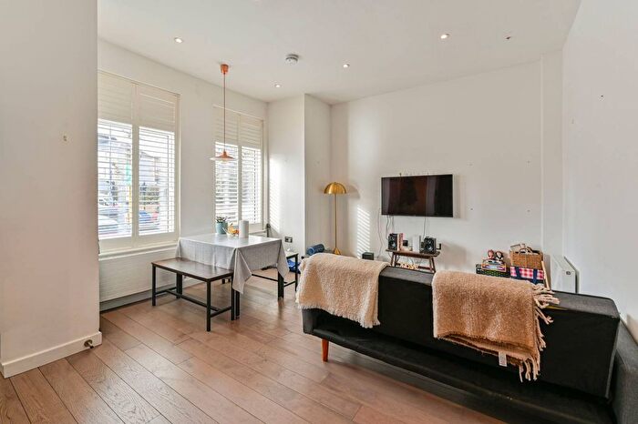 2 Bedroom Maisonette For Sale In Eardley Road, Streatham Common, SW16
