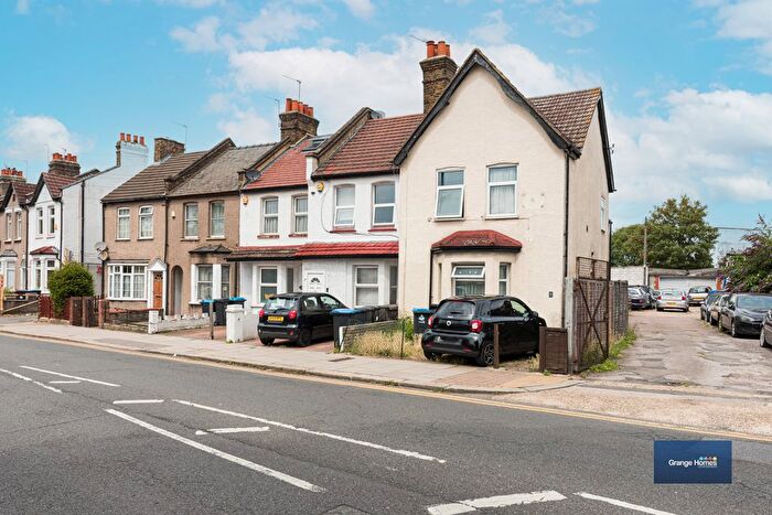 3 Bedroom End Terrace House For Sale In Lincoln Road, Enfield, EN1