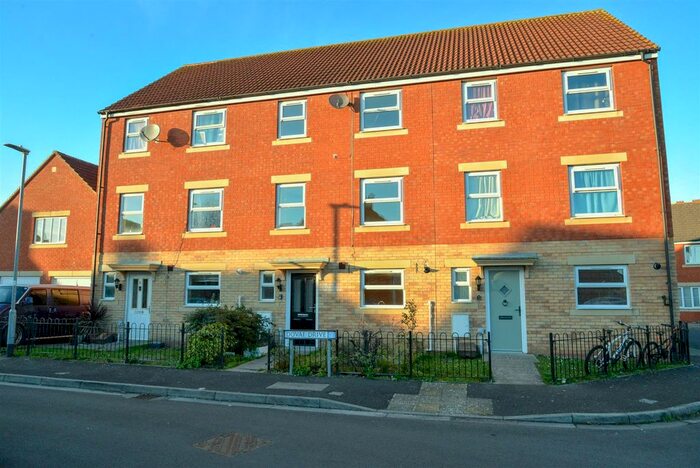 5 Bedroom Town House To Rent In Dovai Drive, Bridgwater, TA6