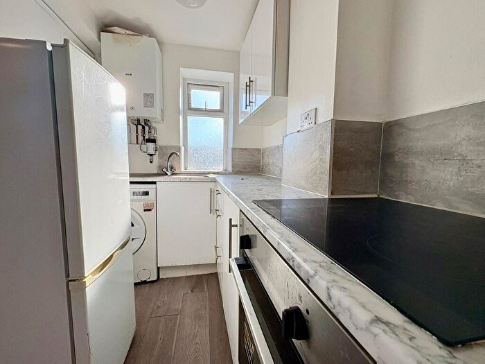 Studio To Rent In Park Avenue, London, NW10