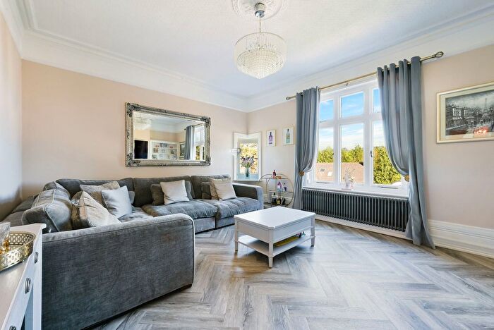 3 Bedroom Flat For Sale In Westerham Road, Oxted, RH8
