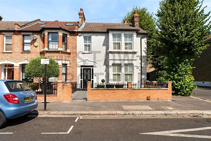 3 Bedroom End Terrace House To Rent In Leyspring Road, Leytonstone, E11
