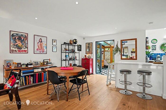 3 Bedroom Detached House For Sale In Brooke Road, London, E5