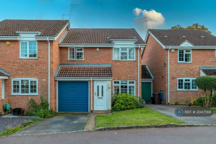3 Bedroom Semi-Detached House To Rent In Heacham Close, Lower Earley, Reading, RG6