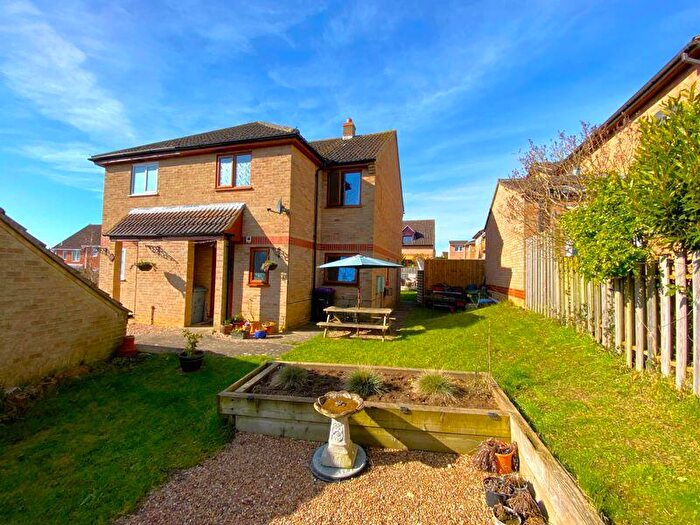 3 Bedroom Semi-Detached House For Sale In Countryside Views - Garage And Driveway, NG33