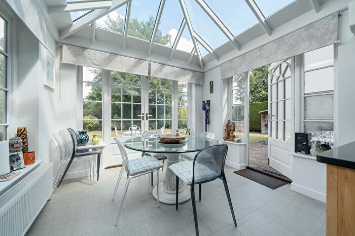 4 Bedroom Detached House For Sale In Totteridge Common, Totteridge, N20