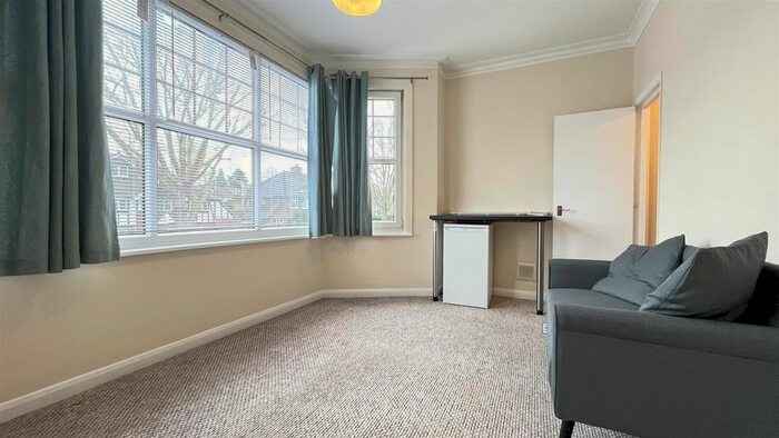Studio To Rent In Camborne Road, Sutton, SM2
