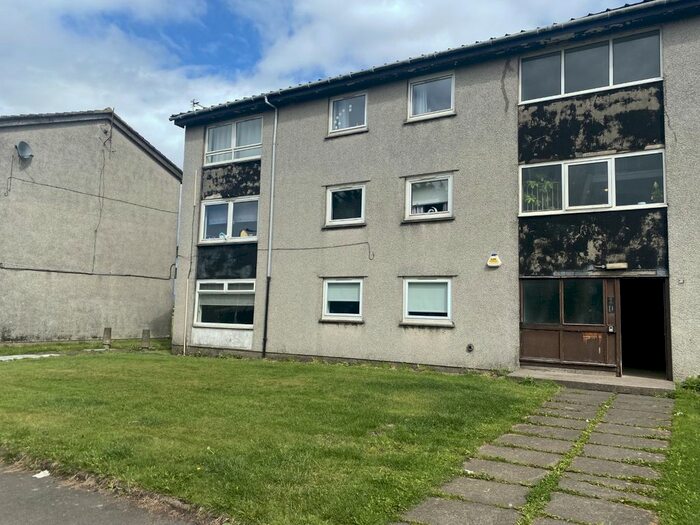 3 Bedroom Flat To Rent In Montgomery Ave, Paisley, PA3