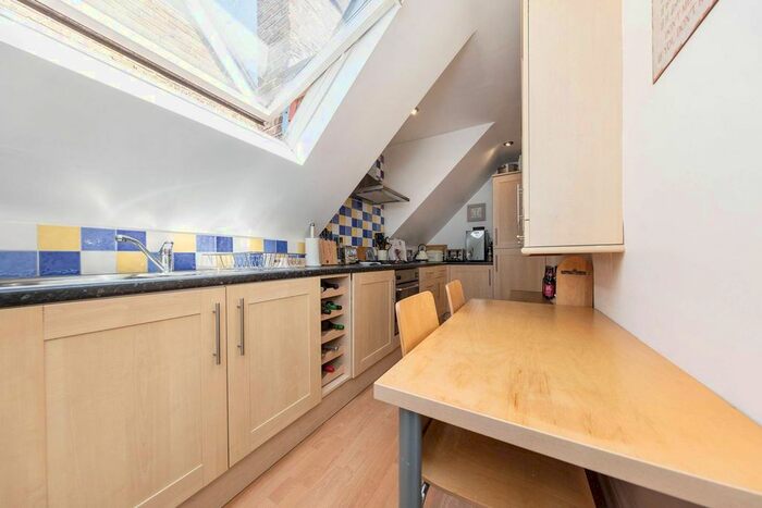 2 Bedroom Flat To Rent In Trinity Road, Wandsworth, London, SW18