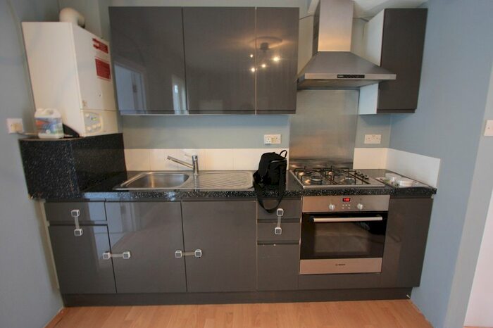 2 Bedroom Flat To Rent In Hill Road, Mitcham, CR4