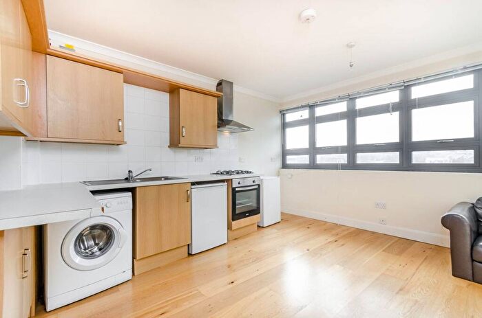 2 Bedroom Flat To Rent In New Cross Road, New Cross, London, SE14