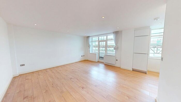2 Bedroom Flat To Rent In Western Road, Brighton, BN1