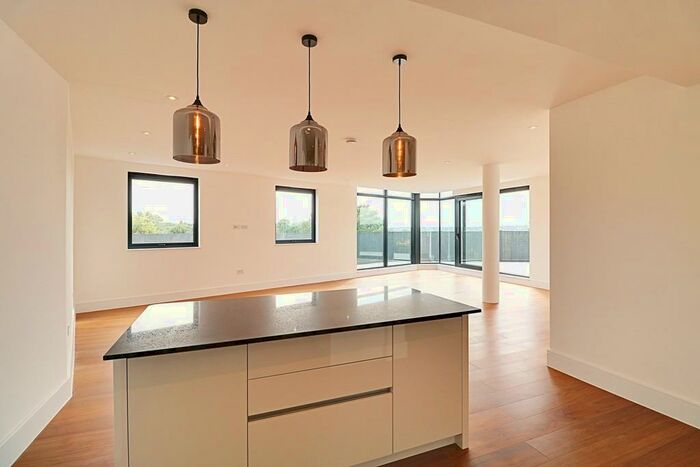 3 Bedroom Apartment To Rent In Penthouse, Impact House, IG7