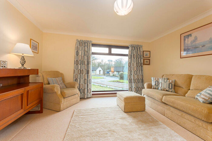 2 Bedroom Semi-Detached Bungalow For Sale In Craigburn Avenue, Houston, PA6