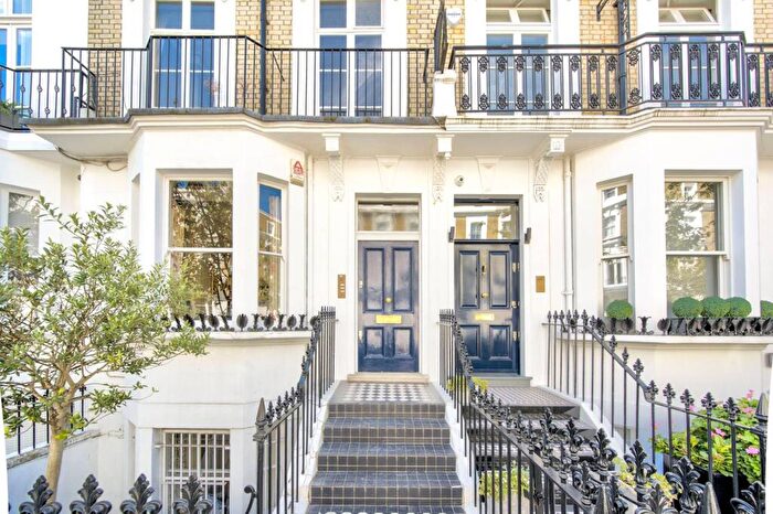 1 Bedroom Flat For Sale In Redcliffe Road, Chelsea, London, SW10