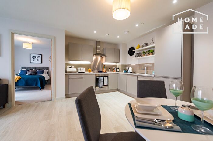 3 Bedroom Flat To Rent In The Trilogy, M15