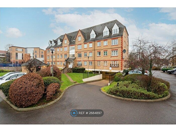 2 Bedroom Flat To Rent In Pembroke House, Borehamwood, WD6