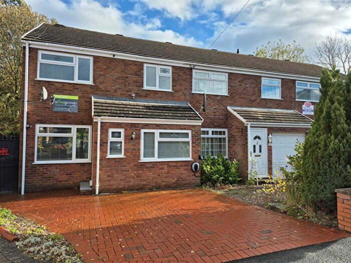 4 Bedroom End Of Terrace House For Sale In Y Berllan, Coedpoeth, Wrexham, LL11