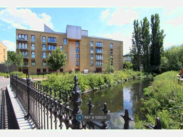 2 Bedroom Flat To Rent In Kings Mill Way, Denham, Uxbridge UB9