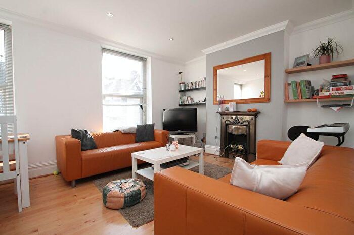 3 Bedroom Flat To Rent In Lochaber Street, Cardiff, CF24