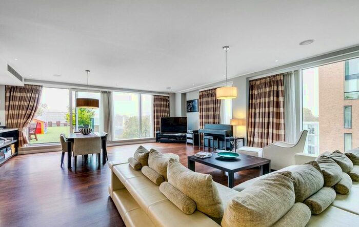 3 Bedroom Flat To Rent In Cubitt Building, Grosvenor Waterside, Gatliff Road, SW1W