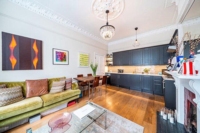 2 Bedroom Flat For Sale In Brondesbury Road, Queens Park, London, NW6