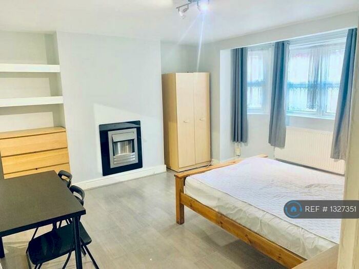 Studio To Rent In Russell Street, Reading, RG1