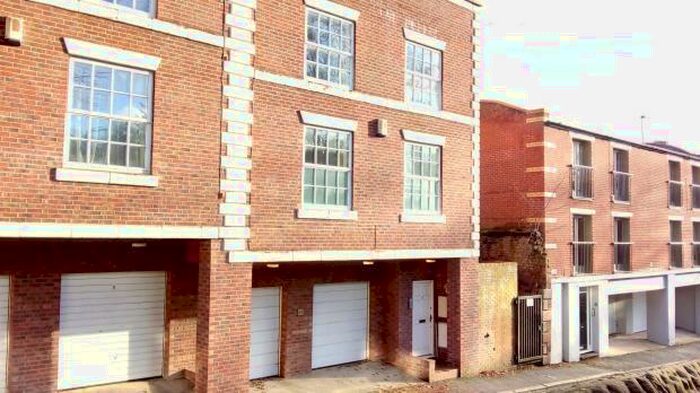 4 Bedroom Town House To Rent In Dee Lane, Chester, CH3