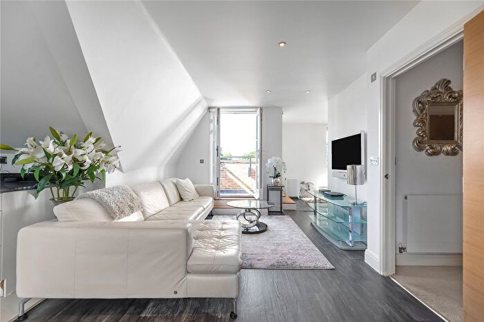 1 Bedroom Flat To Rent In Ham Common, Richmond, TW10