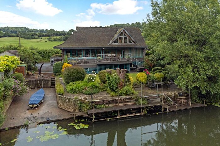 2 Bedroom Detached House For Sale In Bath Road, Swineford, Bristol, BS30