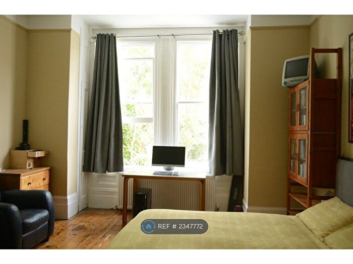 3 Bedroom Flat To Rent In St. Saviour's Road, London, SW2