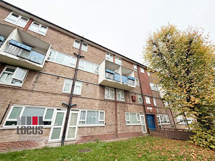 3 Bedroom Flat To Rent In Richmond Road, London Fields, E8