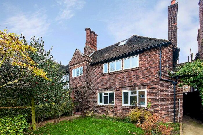 5 Bedroom Property To Rent In Woodfield Avenue, London, SW16