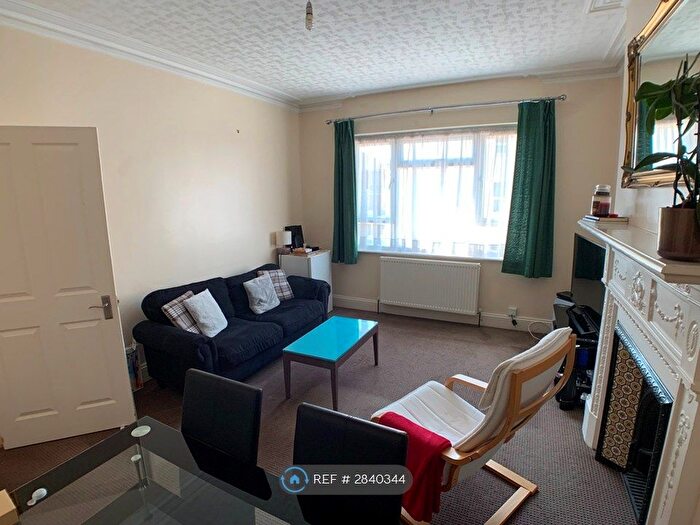 1 Bedroom Flat To Rent In Waverley Grove, Southsea, PO4