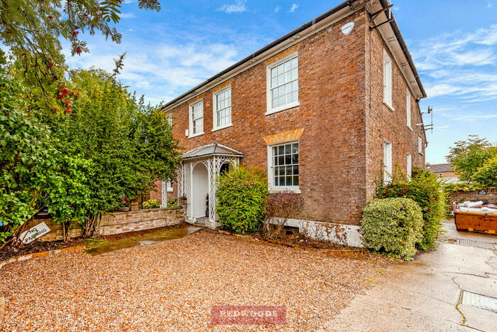 2 Bedroom Flat To Rent In Old Windsor, SL4