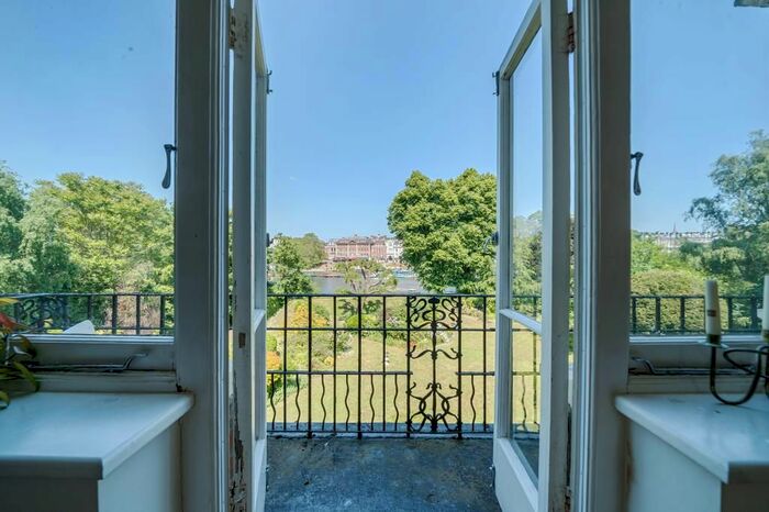 3 Bedroom Flat To Rent In Richmond Bridge Mansions, East Twickenham, TW1