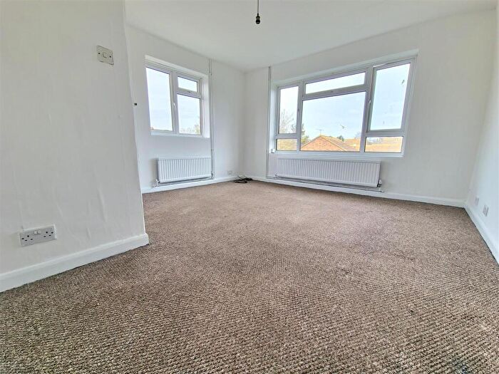 2 Bedroom Apartment To Rent In Woodford Court, Birchington, CT7
